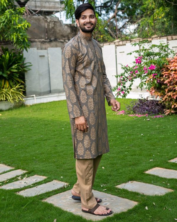Grey and gold boota printed kurta 2