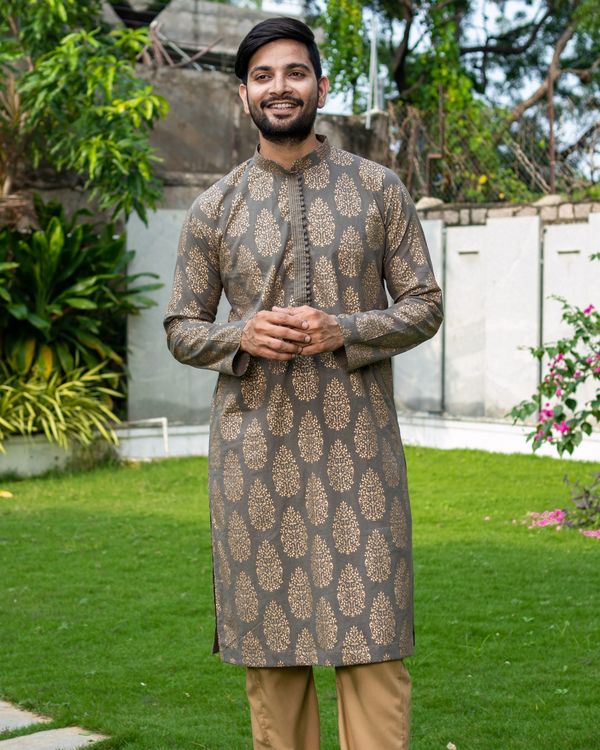 Grey and gold boota printed kurta 1