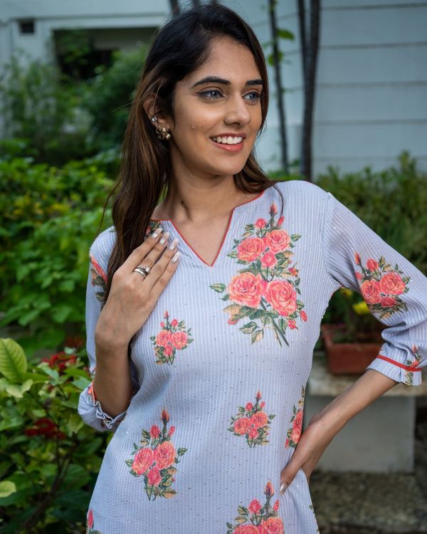 Light grey embroidered floral printed kurta 4