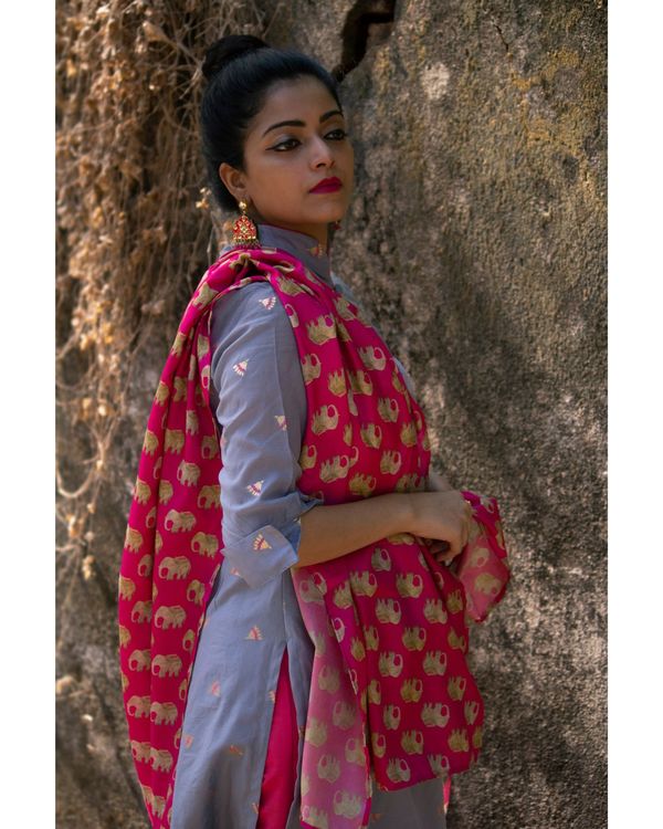 Grey boota chanderi kurta with rani pink pants and tussar dupatta - Set Of Three 1