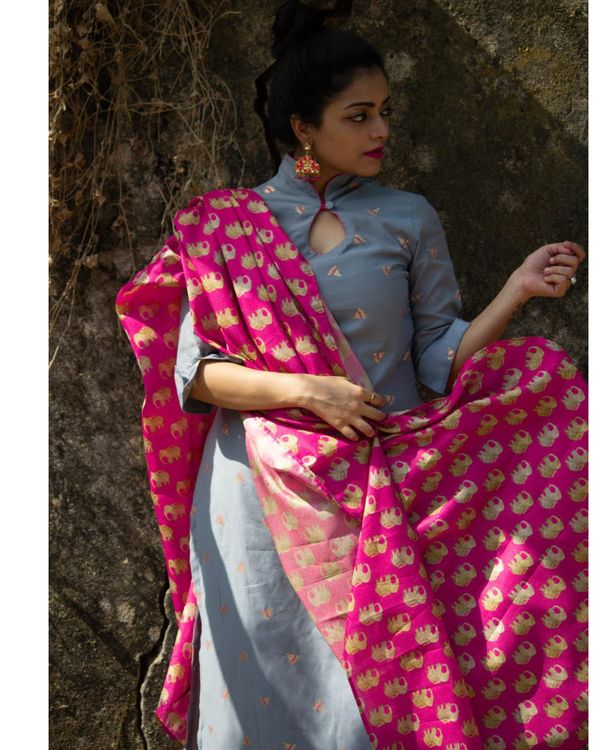 Grey boota chanderi kurta with rani pink pants and tussar dupatta - Set Of Three 3