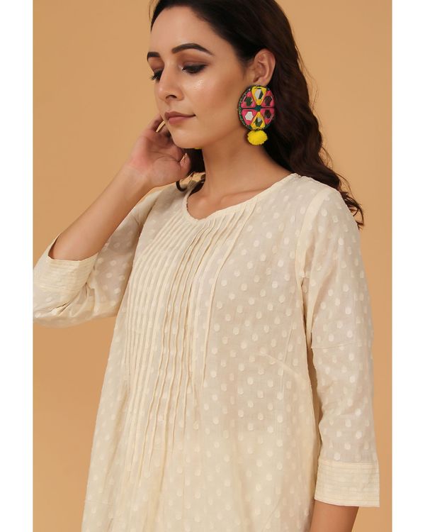 Off white polka kurta with pin tucks detailing 3
