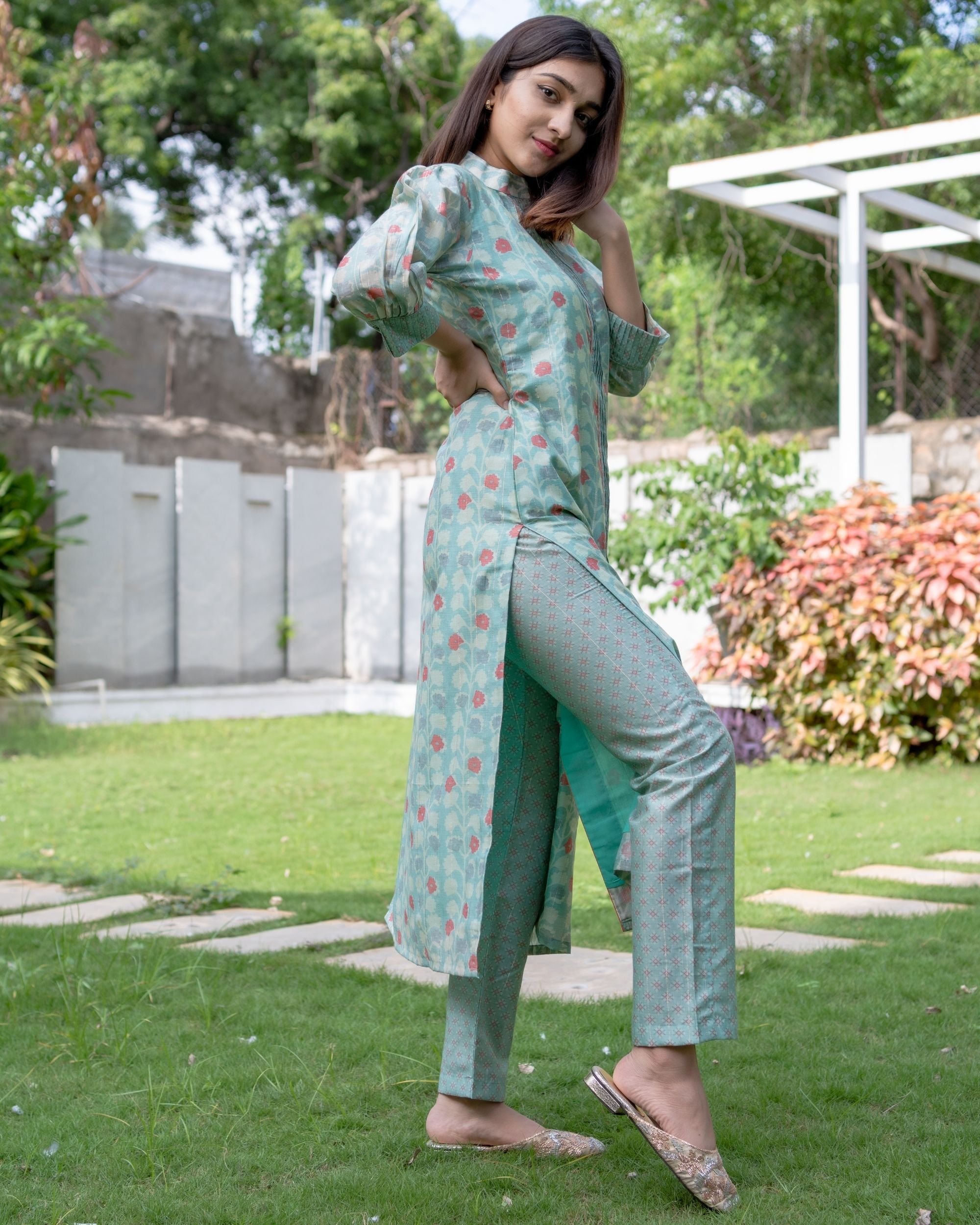 Green floral printed mandarin kurta and pants with dupatta