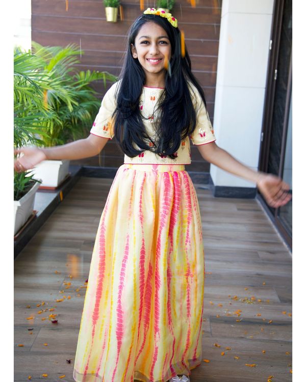 Pastel yellow floral gota top with tie and dye skirt - Set Of Two 2