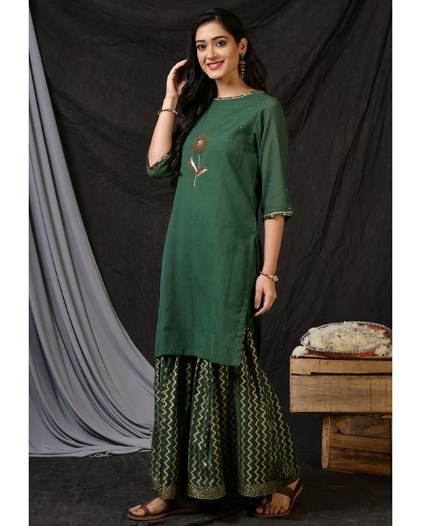 Bottle green floral embroidered sushi voile kurta 2