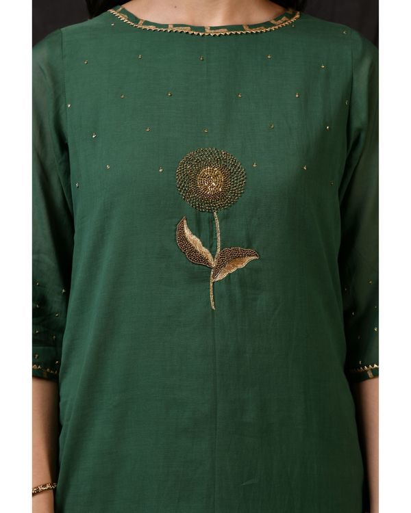 Bottle green floral embroidered sushi voile kurta 3