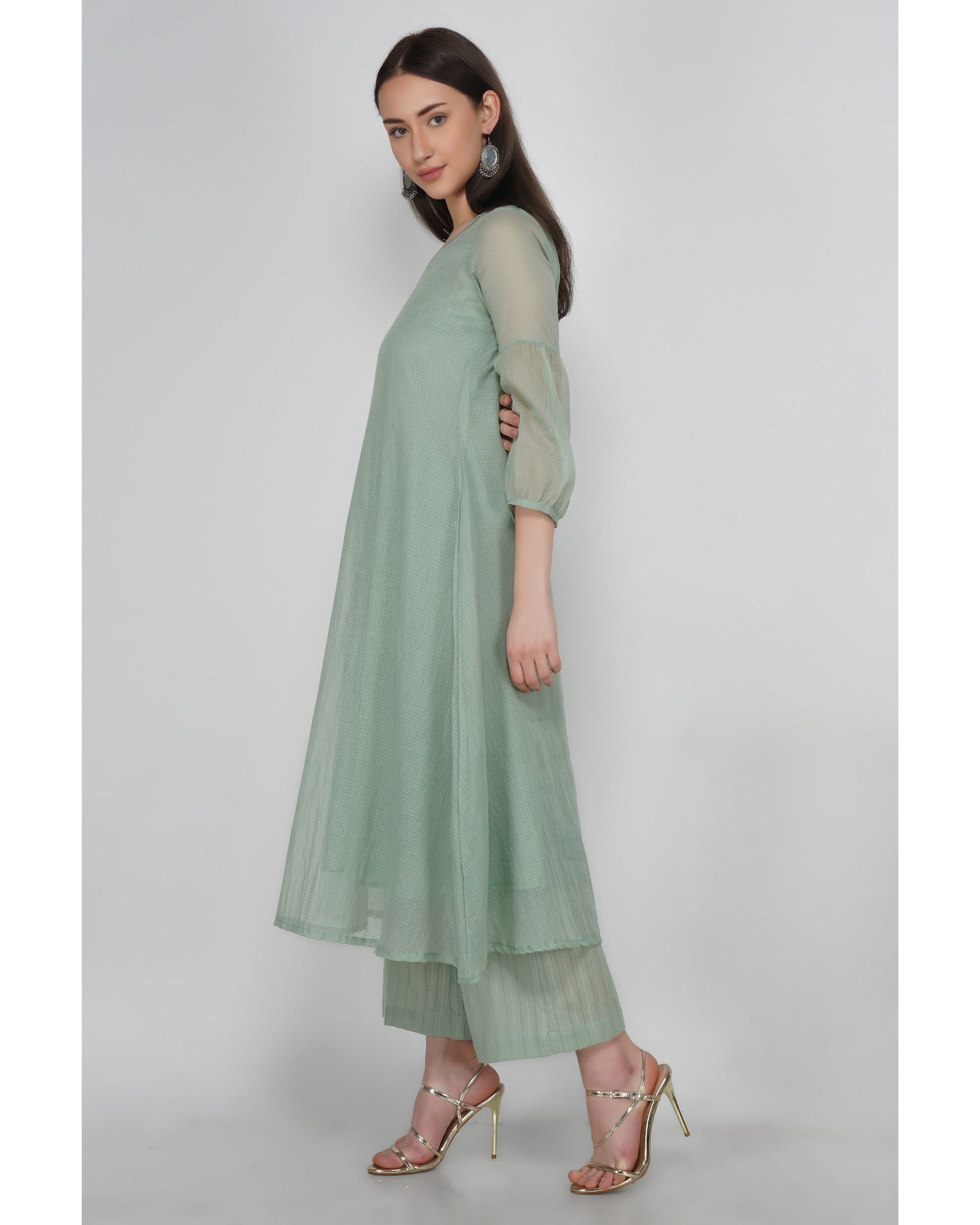 Green billowed sleeve flared kurta with inner slip Set Of Two by