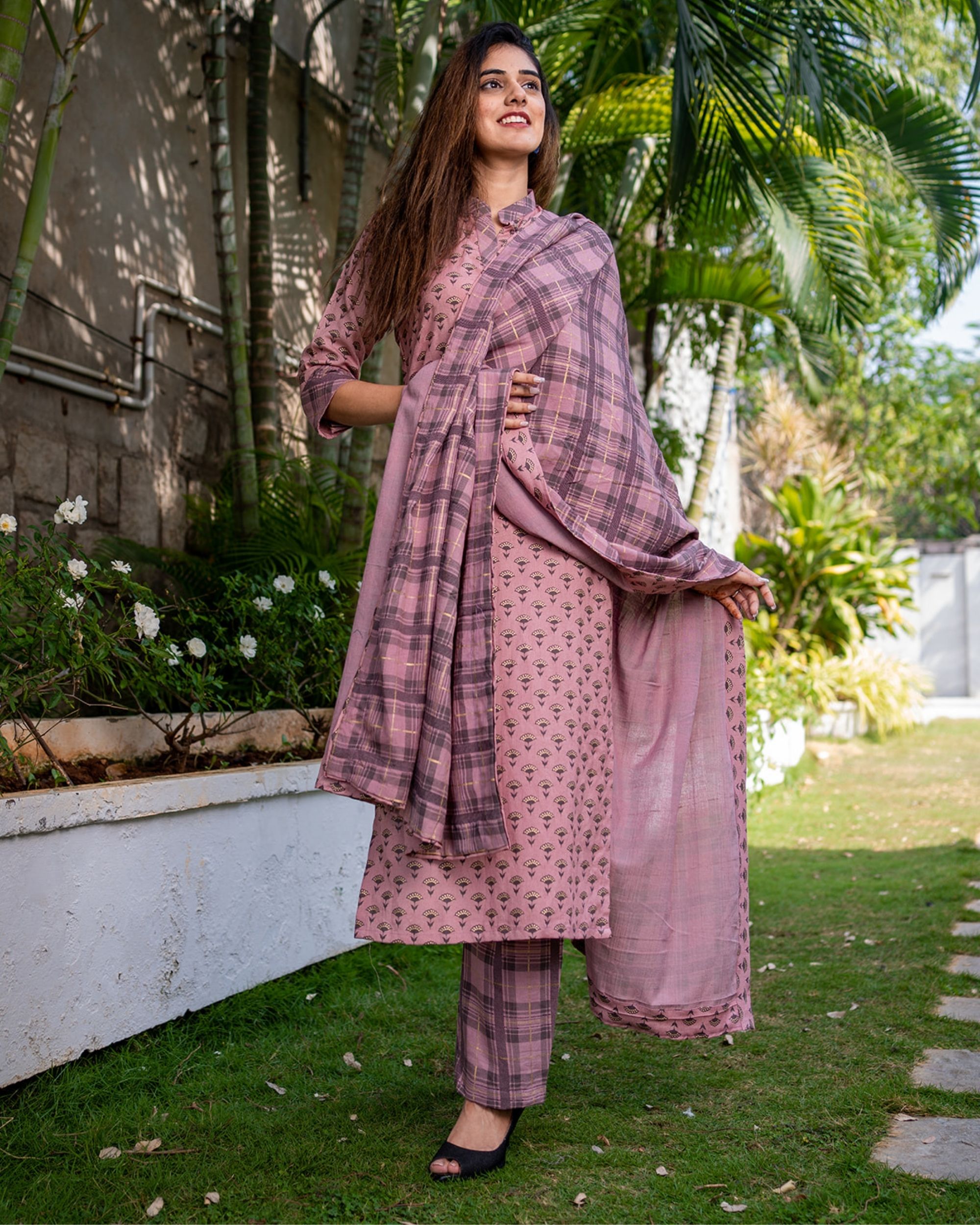 Printed pink kurta set with dupatta - set of three by Desi Doree | The ...