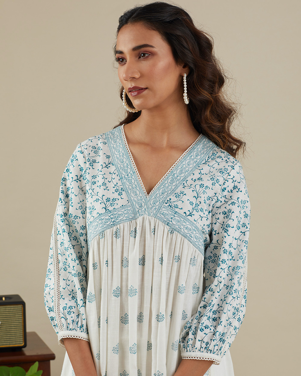 Teal blue v neck kurta with pants - set of two 5