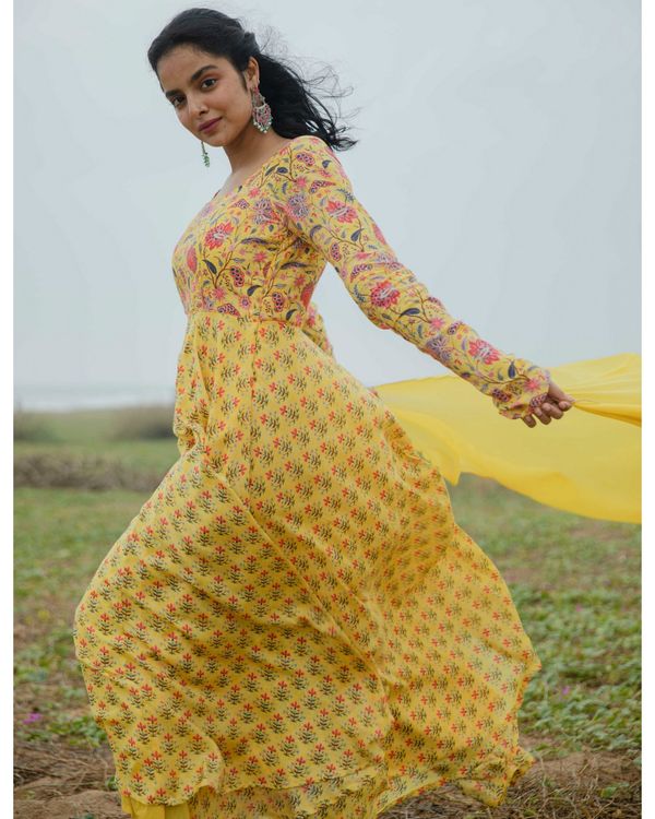 Yellow myna dress with dupatta - set of two 3