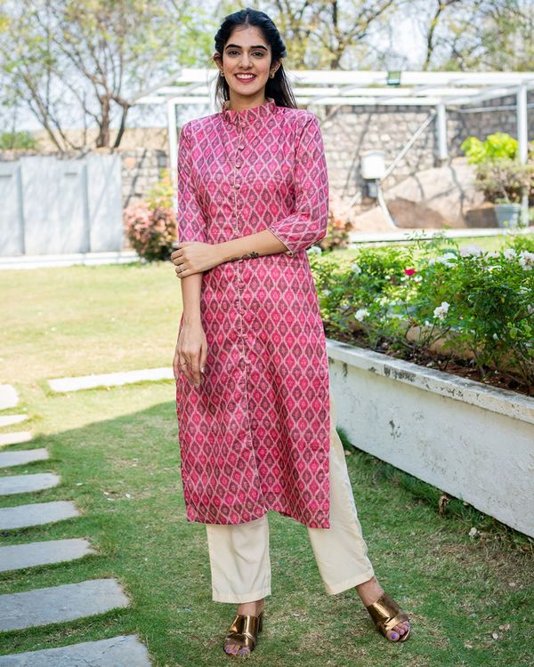 Onion pink kurta with dupatta - set of two by Desi Doree | The Secret Label