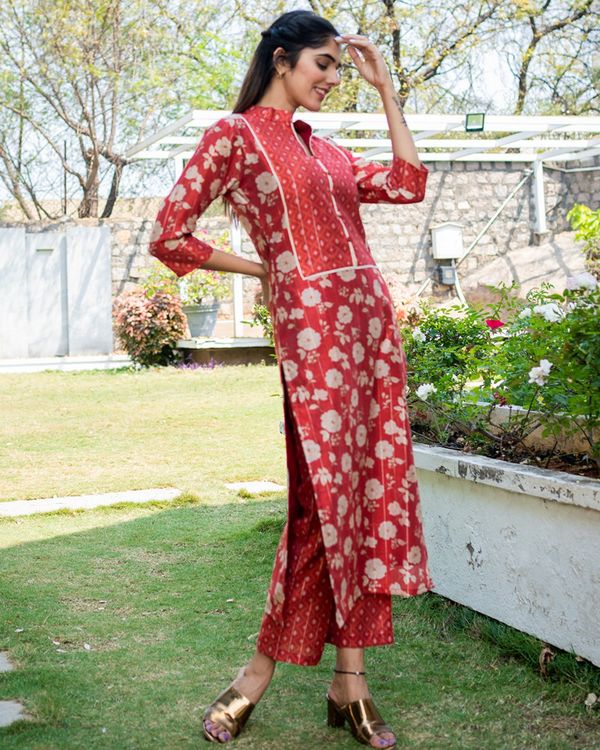 Red chanderi kurta and pants - set of two 1