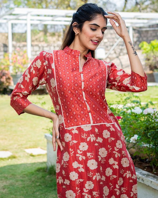 Red chanderi kurta and pants - set of two 2
