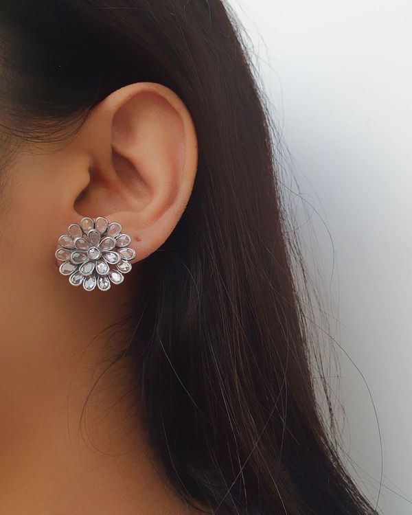 Minimal floral earrings 1