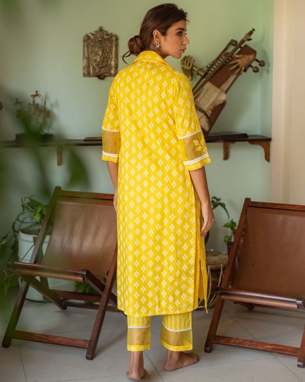 Yellow kurta with a floral jacket - set of two 3