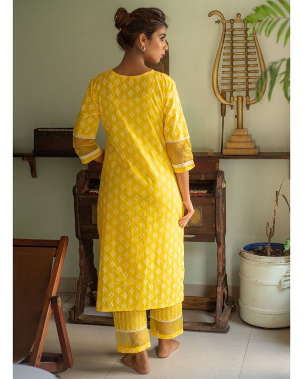 Yellow floral kurta and pants - set of two 3