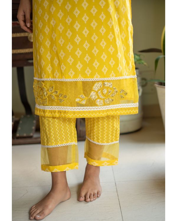 Yellow floral kurta and pants - set of two 2