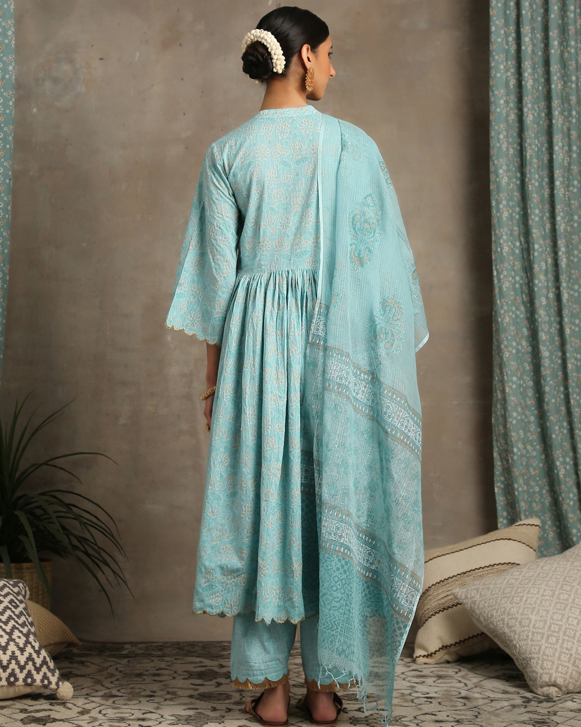 Blue floral printed mandarin kurta and salwar with dupatta set of