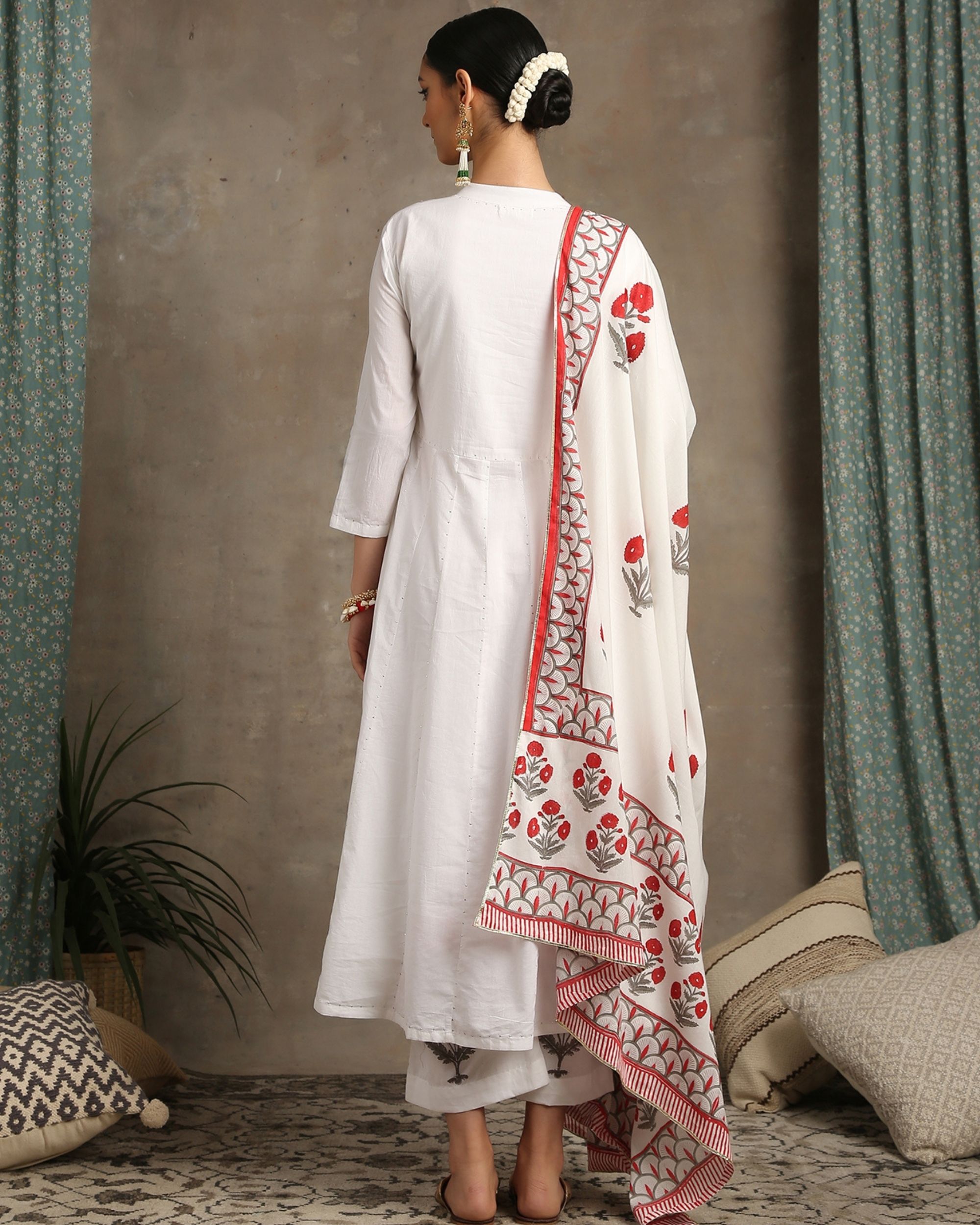 White kali kurta and pants with mughal boota printed dupatta set of