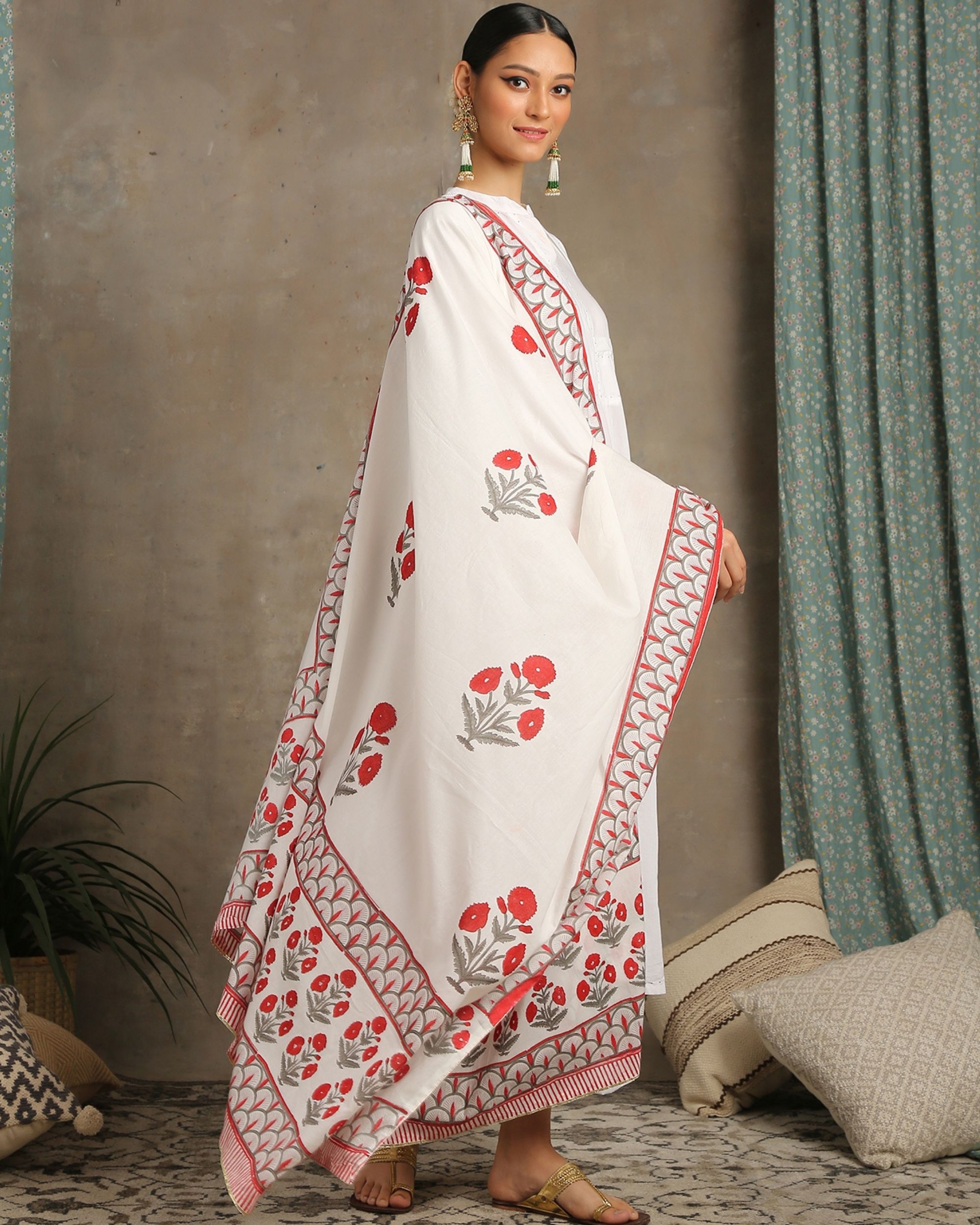 White kali kurta and pants with mughal boota printed dupatta set of