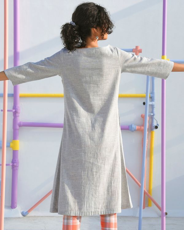 Grey embroidered overlap kurta 1