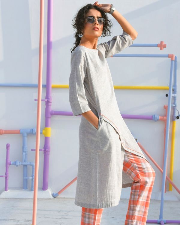 Grey embroidered overlap kurta 2