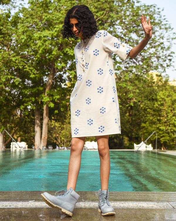 White and blue printed collared dress 2