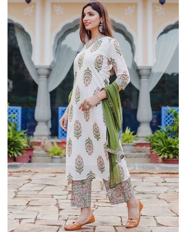 Green and pink floral printed mughal kurta and pants with dupatta - set of three 2