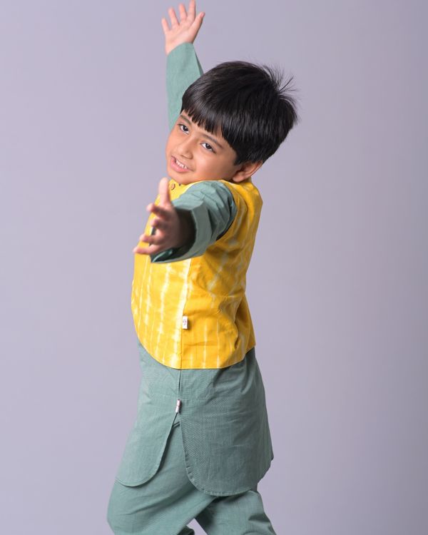 Green cotton kurta and pants with tie & dye cotton jacket - set of three 2