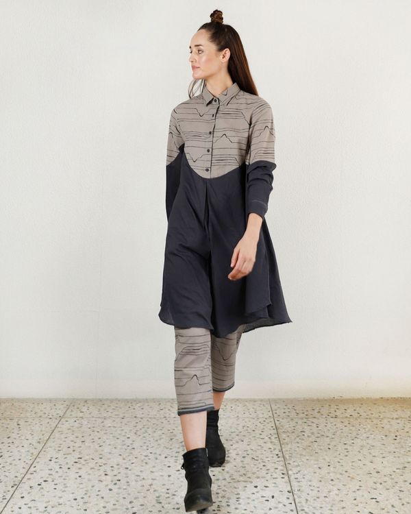 Charcoal grey wave shirt collar  top 3
