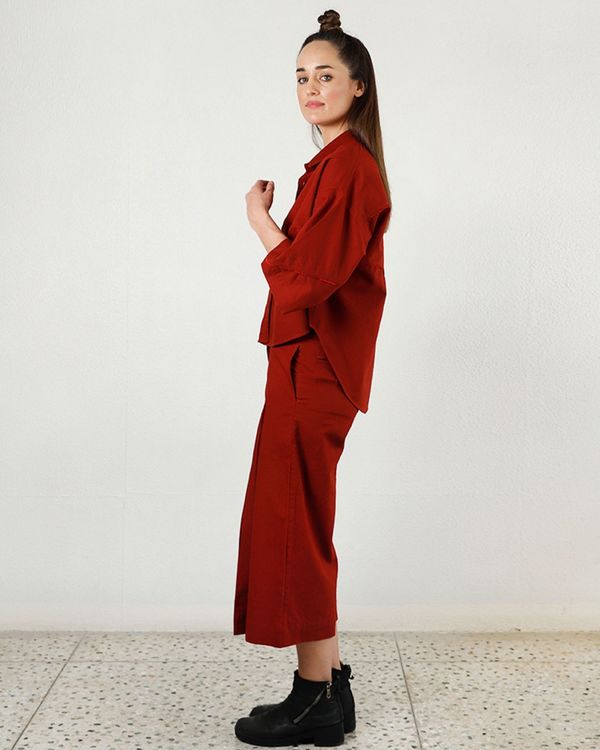 Cherry red line detailed crop shirt 3