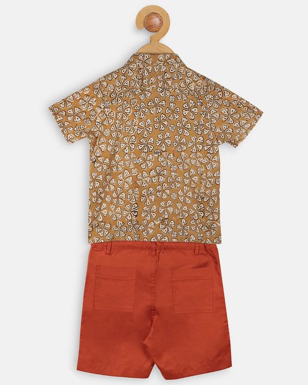 Mustard printed shirt with orange shorts 1
