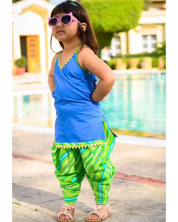 Blue halter kurta with green leharia dhoti pants - set of two 3