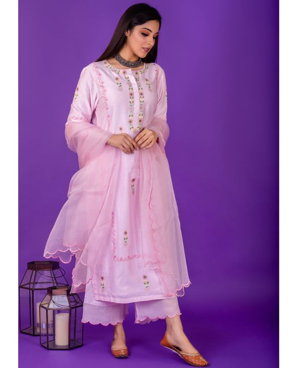 Pink hand embroidered scalloped organza dupatta 1