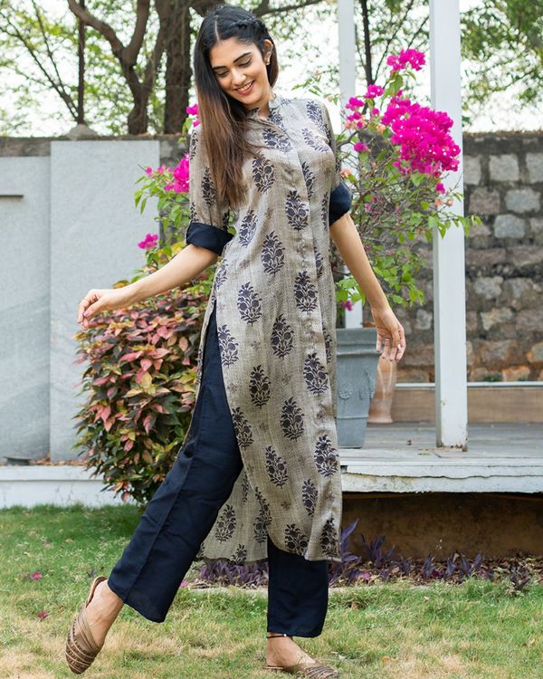 Blue and grey boota printed kurta with pants - set of two 5