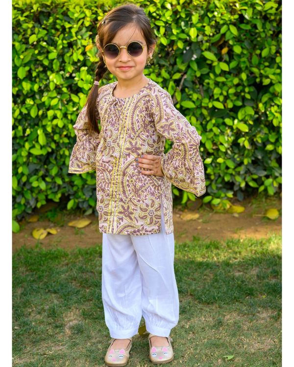 Paisley printed gota kurta and white pants - set of two 2