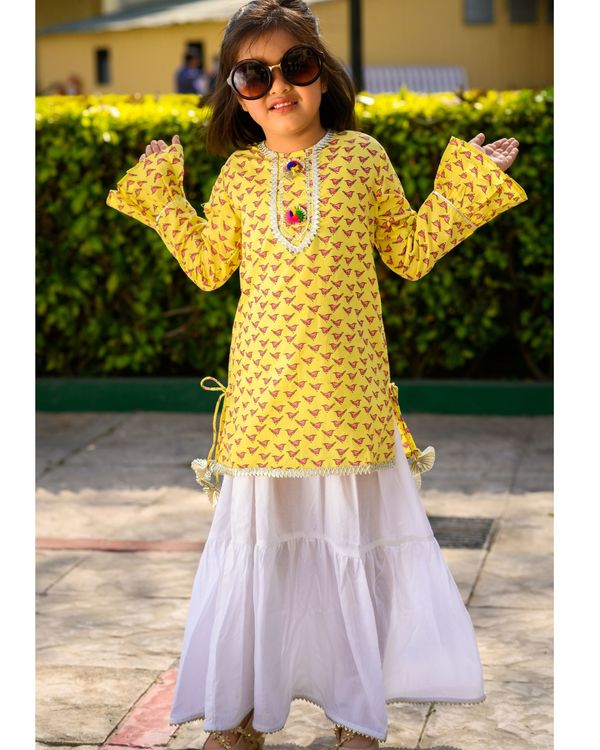 Yellow bird printed kurta and white skirt - set of two 4