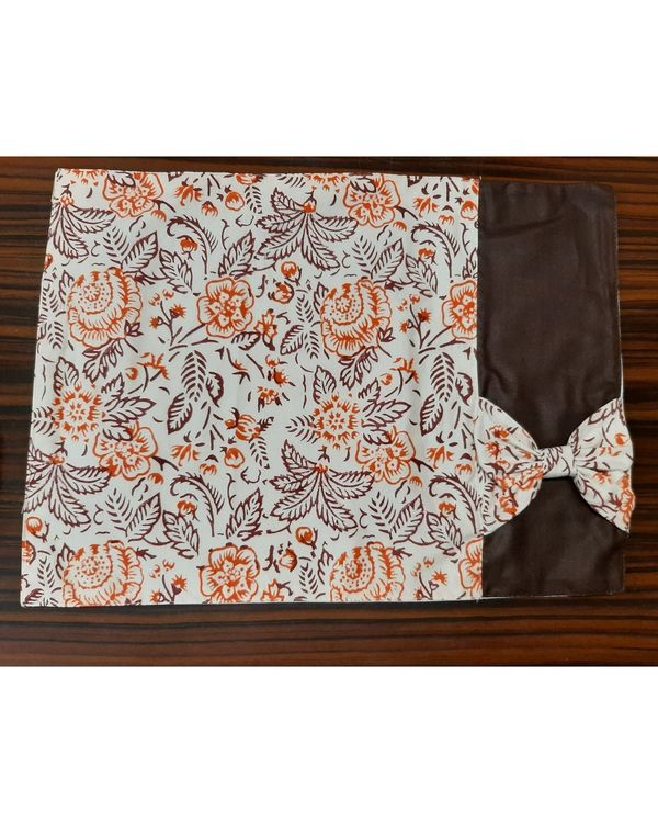 White and orange floral printed bow table mat - set of six 1