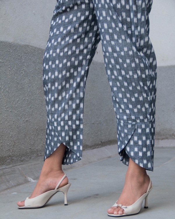 Grey ikkat printed crop top with pants - set of two 1