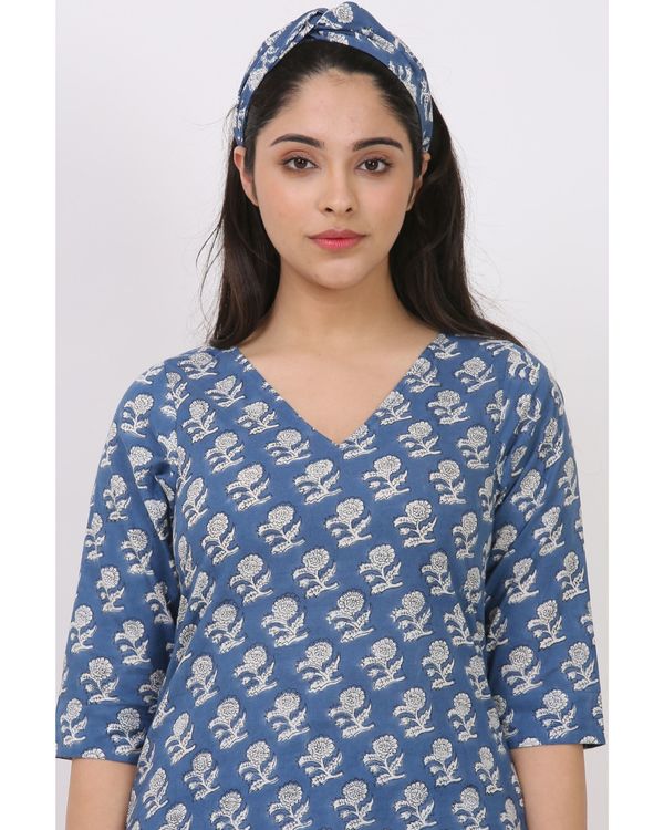 Blue booti printed short kurta and pyjama with hair band - set of three 1