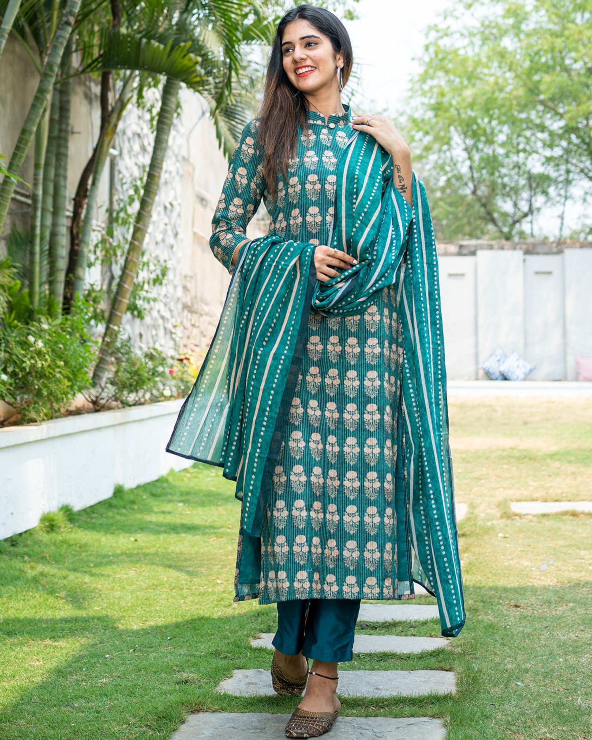 Green kantha floral kurta with dupatta - set of two by Desi Doree | The ...