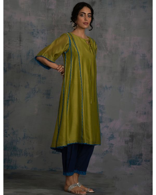 Berry green tie-up chanderi kurta with egyptian blue  side pleated salwar - set of two 2
