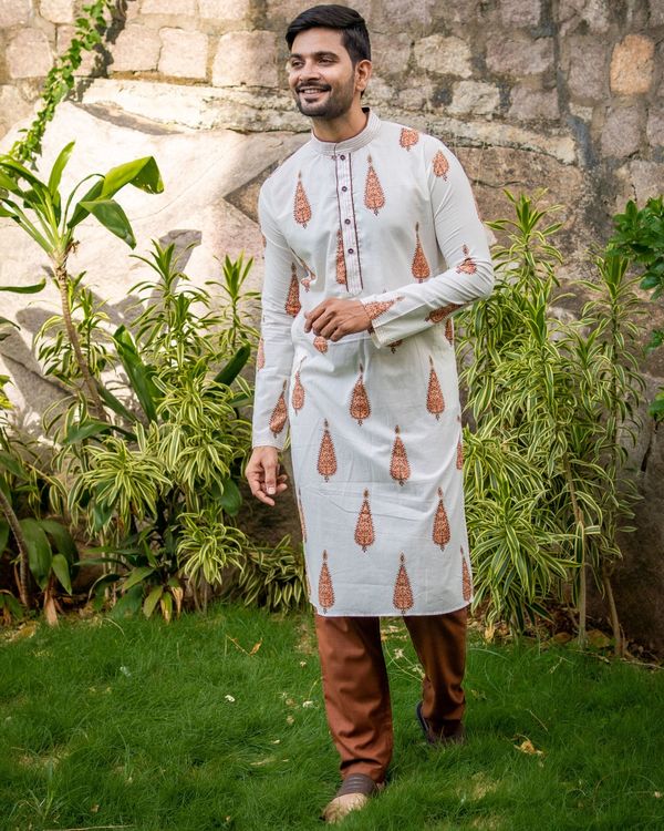 White and brown mughal boota printed kurta 3