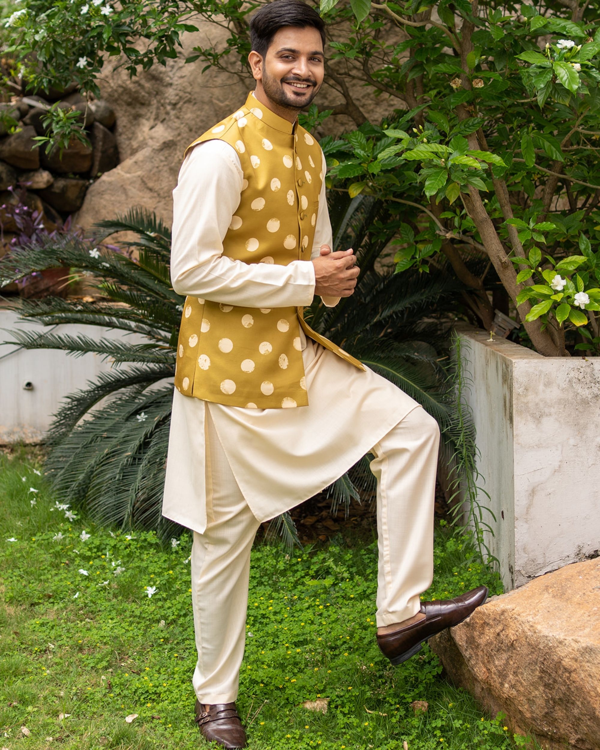 White kurta pajama 2025 with green jacket