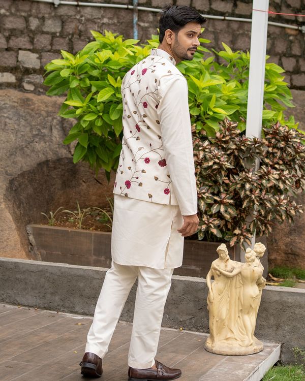 Red floral embroidered nehru jacket with off white kurta and pyjama - set of 3 3