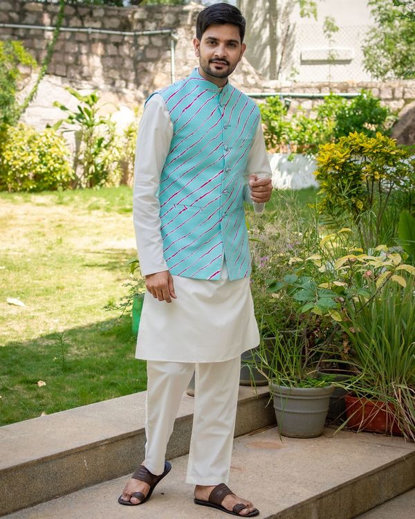 Turquoise leheriya nehru jacket with off white kurta and pyjama - set of three 1