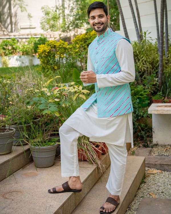 Turquoise leheriya nehru jacket with off white kurta and pyjama - set of three 3