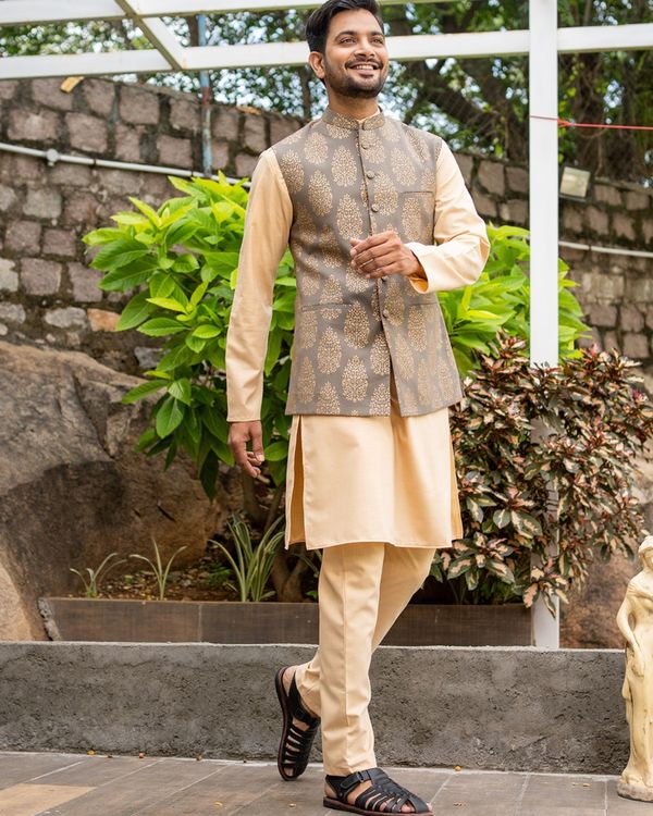 Grey boota foil printed nehru jacket with beige kurta and pyjama - set of three 2