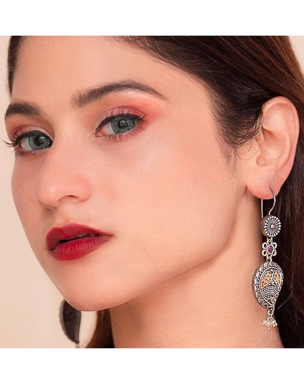 Dual toned floral paisley dangler earring 2