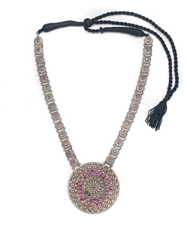 Rounded pattern brass neckpiece 1
